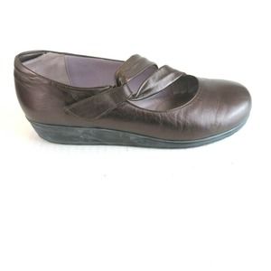 Beautiful Women's Shoes Size 10 Brown Leather Double Strap - Pleasure T. Moro